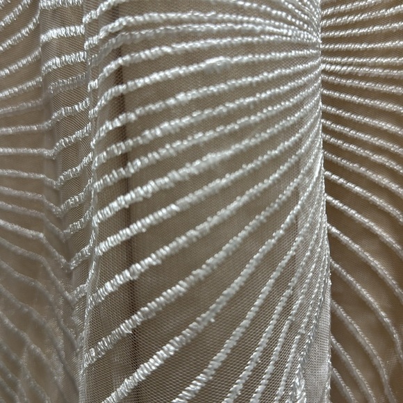 Elegant Ivory Evening Gown - Picture 4 of 6